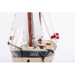 maquette de bateau à construire niveau débutant , bateau de pêche , billing boat