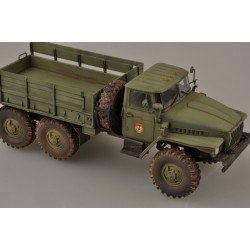 Maquette camion 1/35 Trumpeter, Ural 4320, 240 pièces à assembler sur 8 grappes. 9580208010120