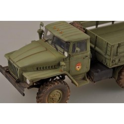 Maquette camion 1/35 Trumpeter, Ural 4320, 240 pièces à assembler sur 8 grappes. 9580208010120