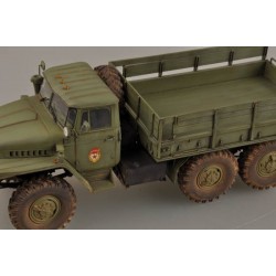 Maquette camion 1/35 Trumpeter, Ural 4320, 240 pièces à assembler sur 8 grappes. 9580208010120