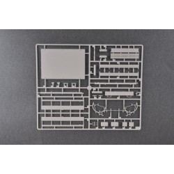 Maquette camion 1/35 Trumpeter, Ural 4320, 240 pièces à assembler sur 8 grappes. 9580208010120