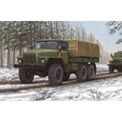 Maquette camion 1/35 Trumpeter, Ural 4320, 240 pièces à assembler sur 8 grappes. 9580208010120