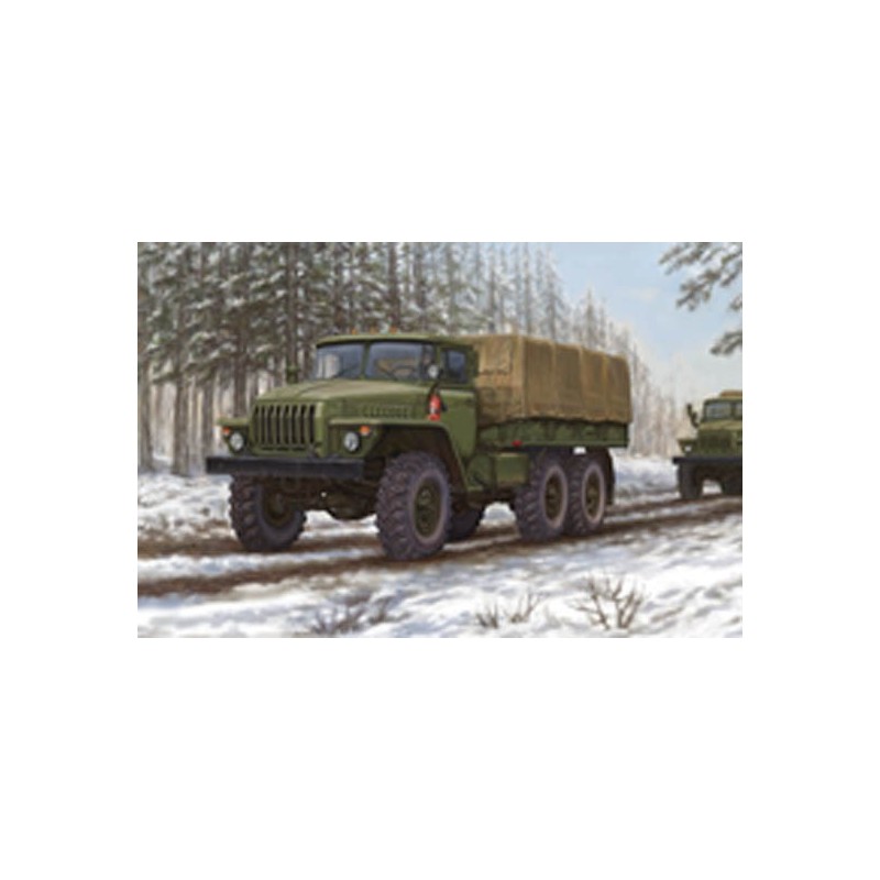 Maquette camion 1/35 Trumpeter, Ural 4320, 240 pièces à assembler sur 8 grappes. 9580208010120